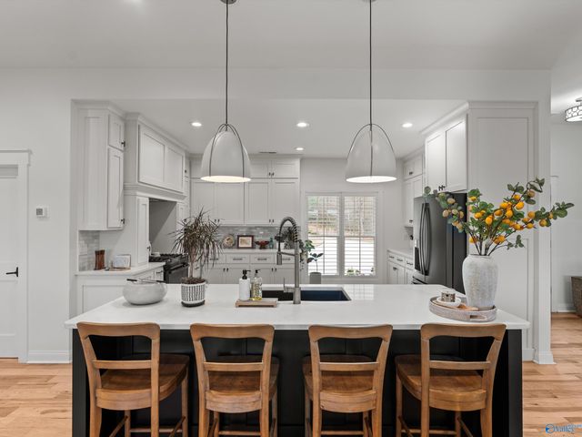 498 Ridgefield Circle, Guntersville, AL 35976