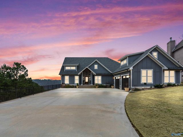 498 Ridgefield Circle, Guntersville, AL 35976