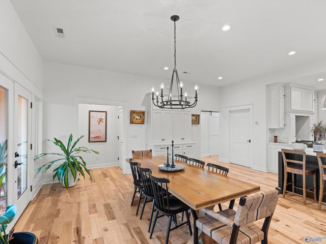 498 Ridgefield Circle, Guntersville, AL 35976