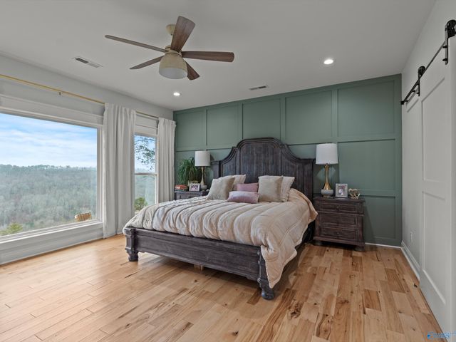 498 Ridgefield Circle, Guntersville, AL 35976