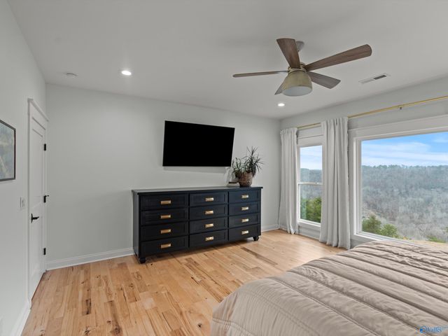 498 Ridgefield Circle, Guntersville, AL 35976