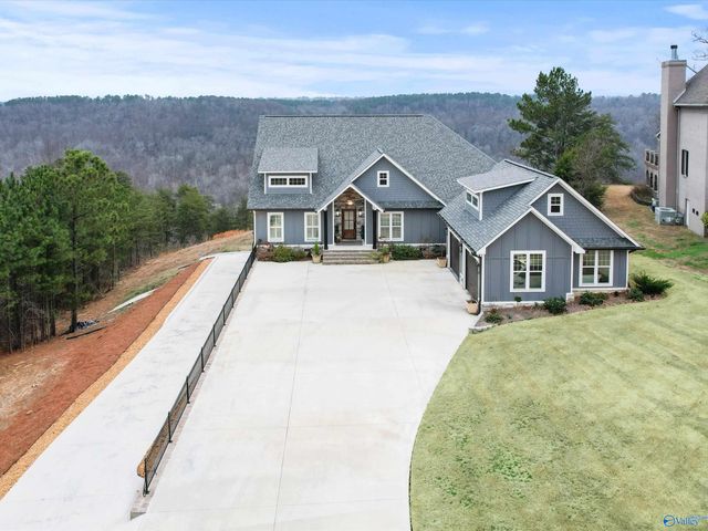 498 Ridgefield Circle, Guntersville, AL 35976