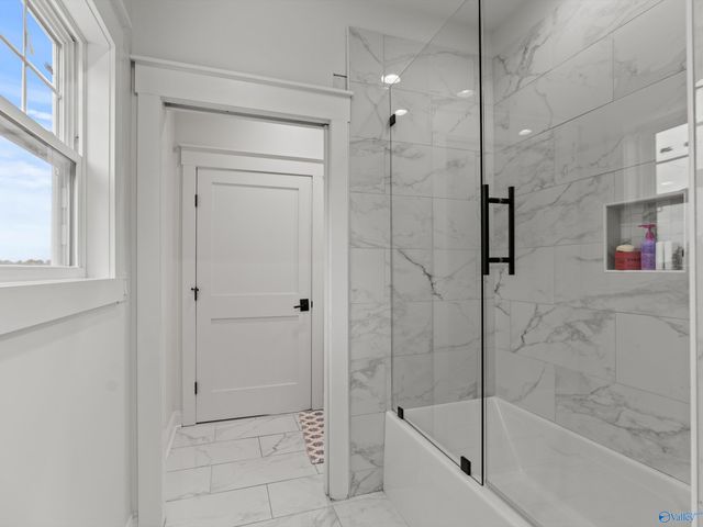 498 Ridgefield Circle, Guntersville, AL 35976