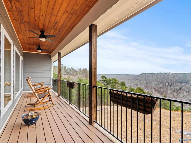 498 Ridgefield Circle, Guntersville, AL 35976