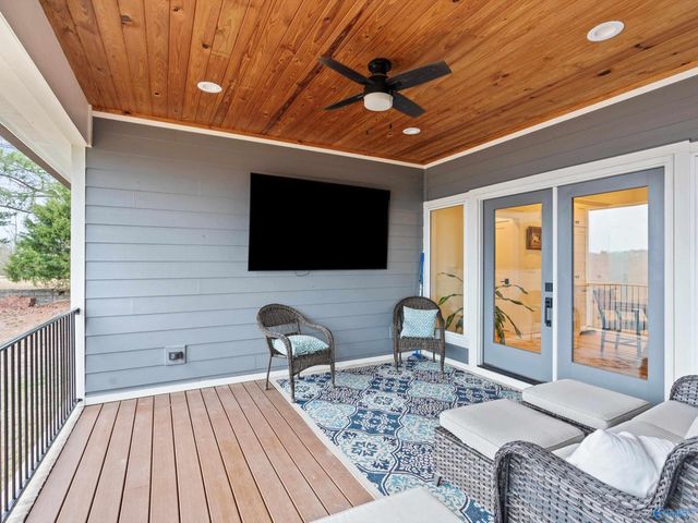 498 Ridgefield Circle, Guntersville, AL 35976