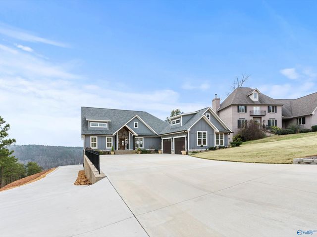 498 Ridgefield Circle, Guntersville, AL 35976