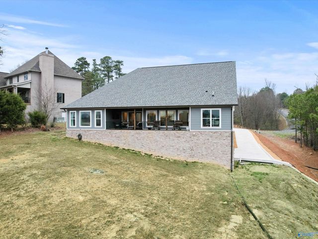 498 Ridgefield Circle, Guntersville, AL 35976