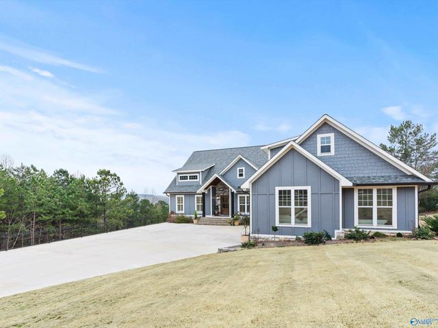 498 Ridgefield Circle, Guntersville, AL 35976
