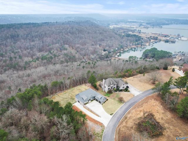 498 Ridgefield Circle, Guntersville, AL 35976