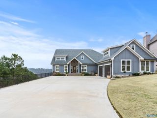498 Ridgefield Circle, Guntersville, AL 35976