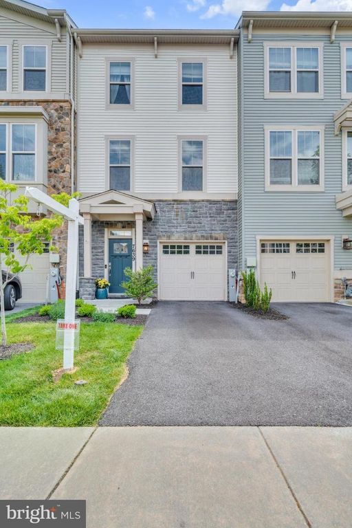 Image 2 of property listing at 7639 LYNDON CT, Glen Burnie, MD 21060