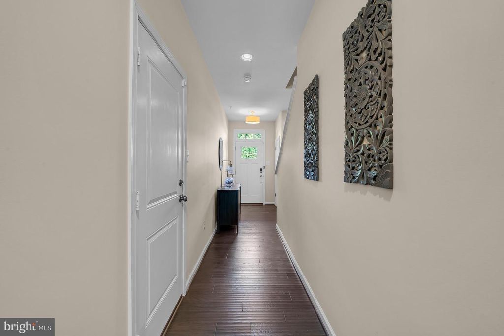 Image 3 of property listing at 7639 LYNDON CT, Glen Burnie, MD 21060
