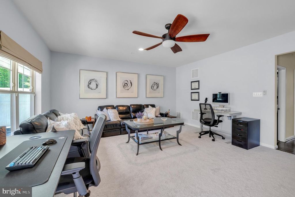 Image 5 of property listing at 7639 LYNDON CT, Glen Burnie, MD 21060