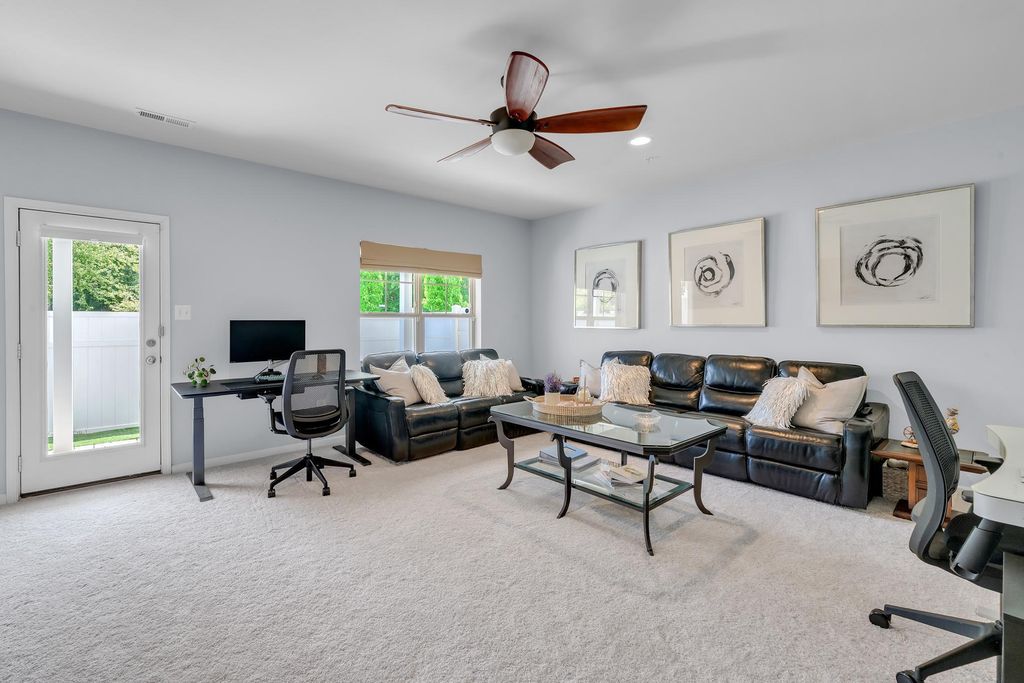 Image 6 of property listing at 7639 LYNDON CT, Glen Burnie, MD 21060