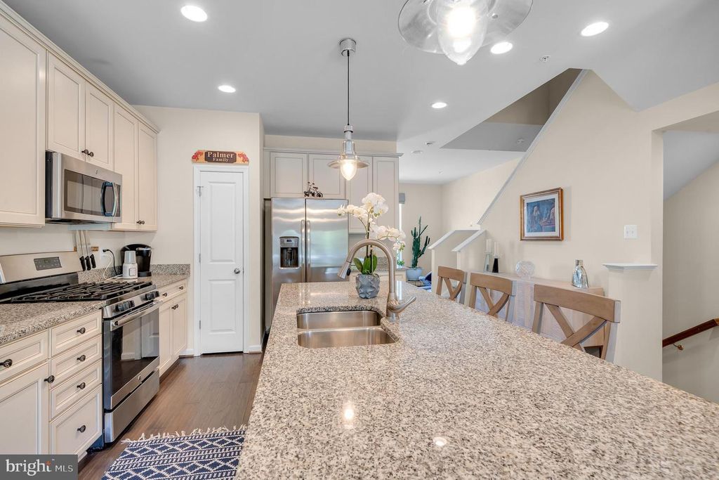 Image 10 of property listing at 7639 LYNDON CT, Glen Burnie, MD 21060