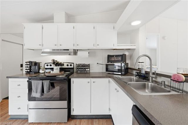 2862 Eagle Point Drive, Trinity, NC 27370