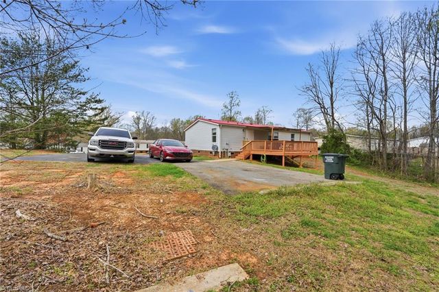2862 Eagle Point Drive, Trinity, NC 27370