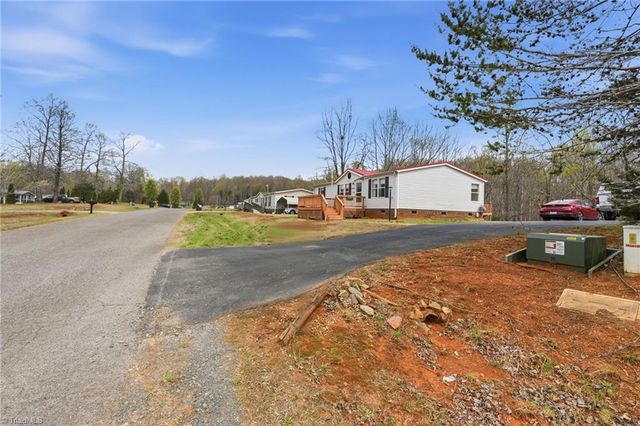 2862 Eagle Point Drive, Trinity, NC 27370