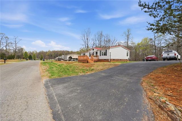 2862 Eagle Point Drive, Trinity, NC 27370
