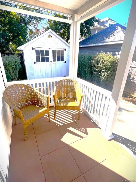 8 Saint Nicholas Street, Lynbrook, NY 11563 — photo 2