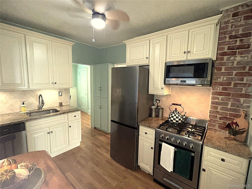 8 Saint Nicholas Street, Lynbrook, NY 11563 — photo 3