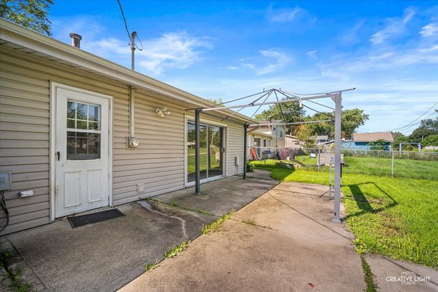 1194 Windsor Lane, Hanover Park, IL 60133