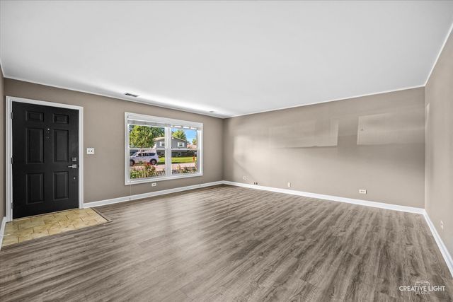 1194 Windsor Lane, Hanover Park, IL 60133
