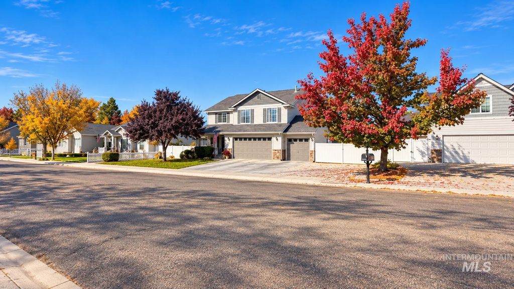 738 W Tooele Dr, Nampa, ID 83686 photo 2