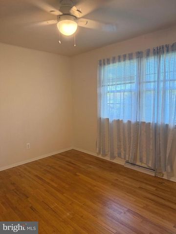 33 SHEFFIELD MANOR DR, Newark, DE 19711