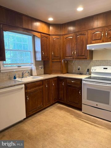 33 SHEFFIELD MANOR DR, Newark, DE 19711