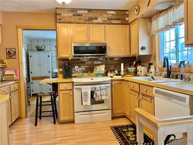 127 Clarion Drive, Whitestown, NY 13492