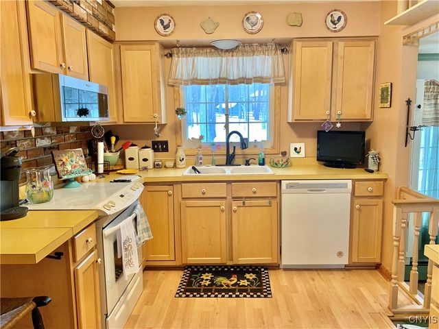 127 Clarion Drive, Whitestown, NY 13492