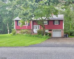 54 Alta Vista Dr, Ringwood Boro, NJ 07456