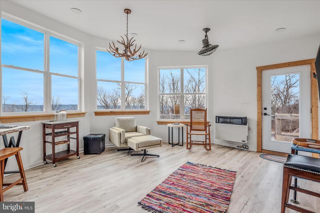 288 BLUMB LN, Great Cacapon, WV 25422