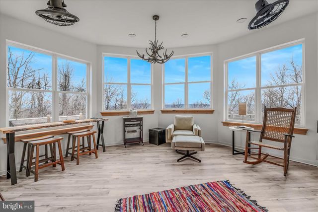 288 BLUMB LN, Great Cacapon, WV 25422