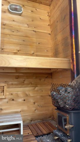 288 BLUMB LN, Great Cacapon, WV 25422