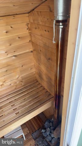 288 BLUMB LN, Great Cacapon, WV 25422