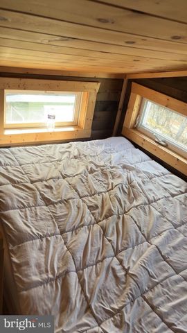 288 BLUMB LN, Great Cacapon, WV 25422