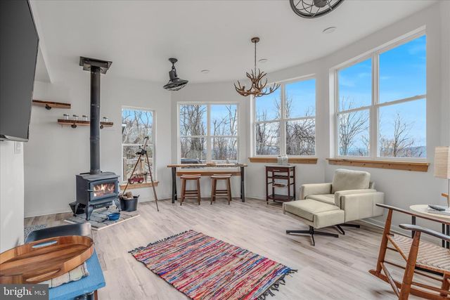 288 BLUMB LN, Great Cacapon, WV 25422