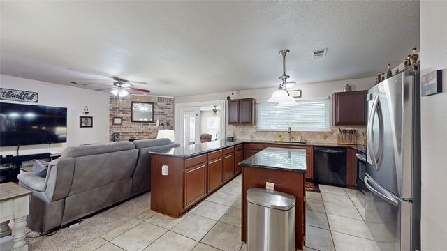 827 Heatherwood Drive, Wylie, TX 75098