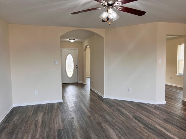 12534 Ridgecrest Dr, Willis, TX 77318