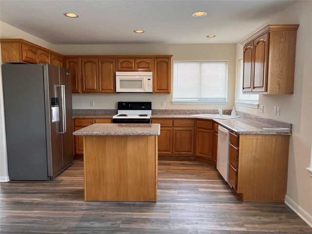 12534 Ridgecrest Dr, Willis, TX 77318