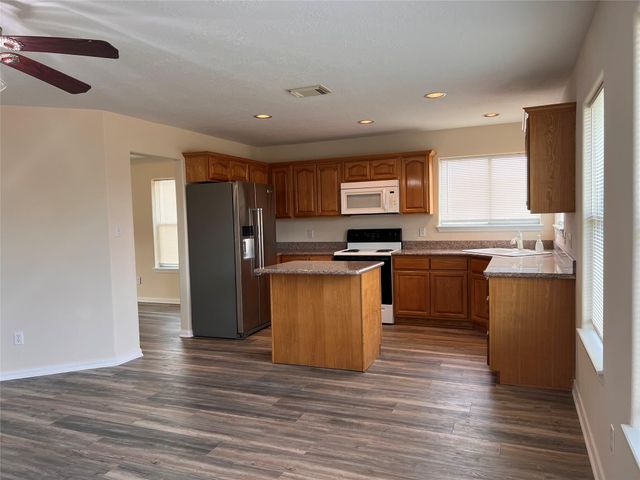 12534 Ridgecrest Dr, Willis, TX 77318