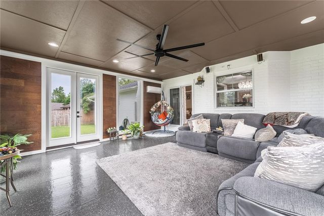 2913 Richwood Circle, Rogers, AR 72756