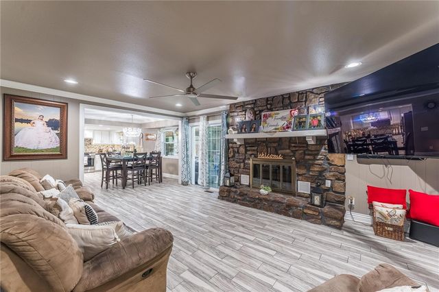 2913 Richwood Circle, Rogers, AR 72756