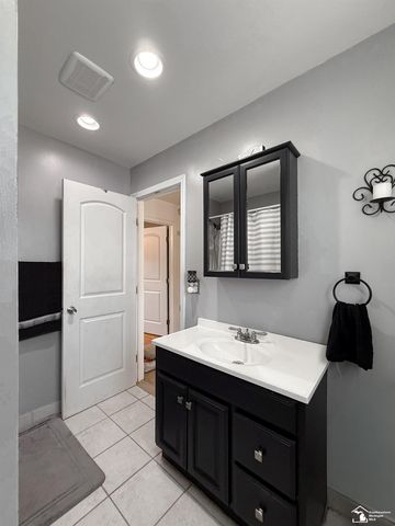 7809 Campbell Street, Taylor, MI 48180