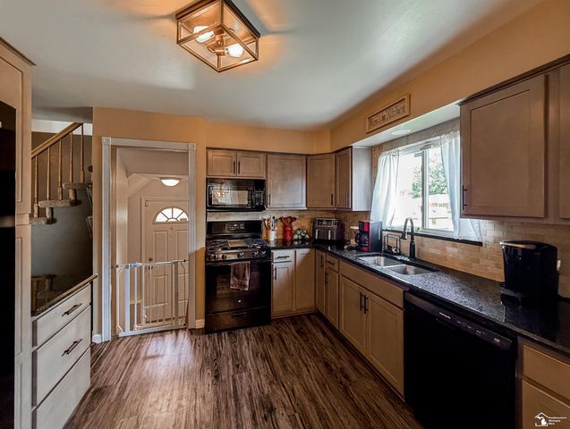 7809 Campbell Street, Taylor, MI 48180