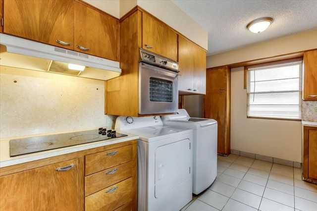 2834 S Laura St, Wichita, KS 67216