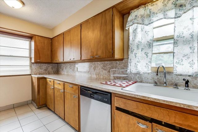 2834 S Laura St, Wichita, KS 67216
