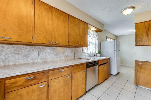 2834 S Laura St, Wichita, KS 67216